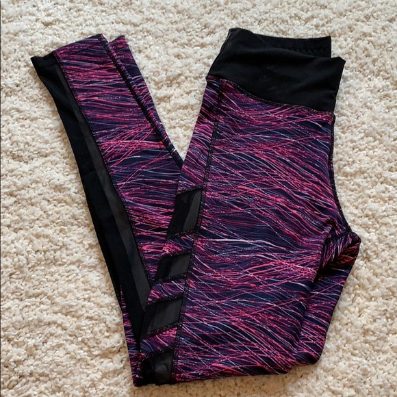 Super cute leggings with mesh panel down the sides - Picture 1 of 4